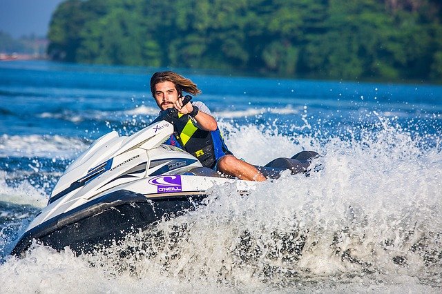 7 Fun Water Sports You Can Try at the Beach
